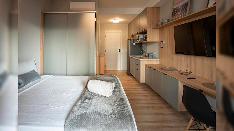 Apart. completo em Perdizes c/ Piscina e p/ 2 hósp