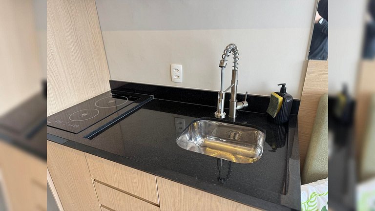 Studio c/ piscina Próx Metrô Faria Lima e Eldorado