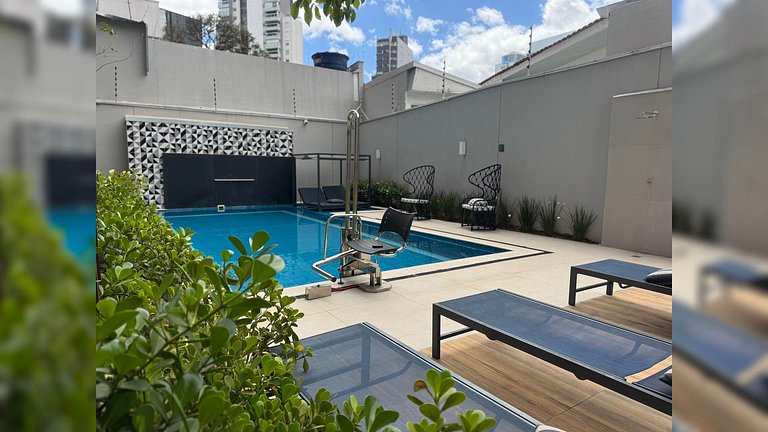 Studio c/ vista p/ cidade - Próx Shoppings e Metrô