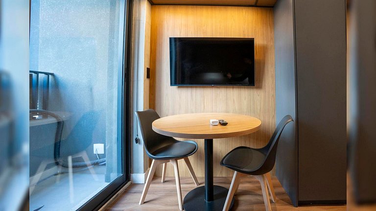 Apê c/ Mezanino em Pinheiros - Próx. Rebouças