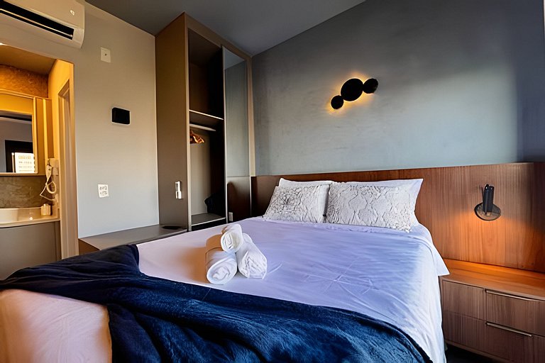 Apê 2 dorms Pinheiros - 300m metrô Sumaré e Clinicas