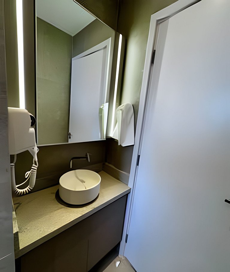 Ap 2 dorms Pinheiros-300m metrô Sumaré e Hospitais