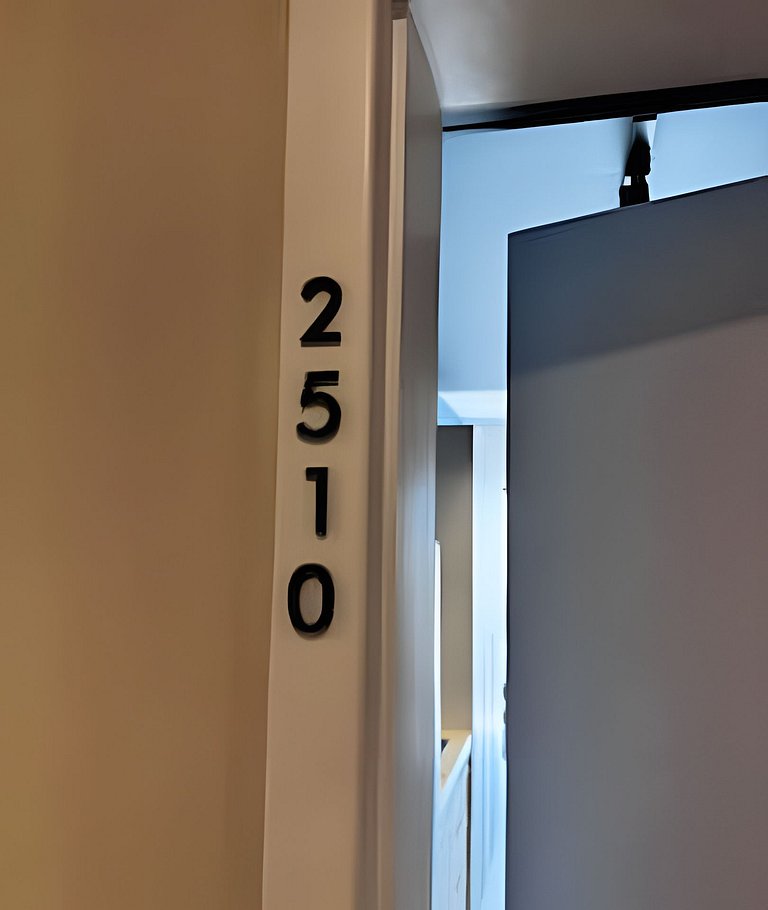 Apê novo c/ Piscina -Poucos min PUC e Allianz Parq