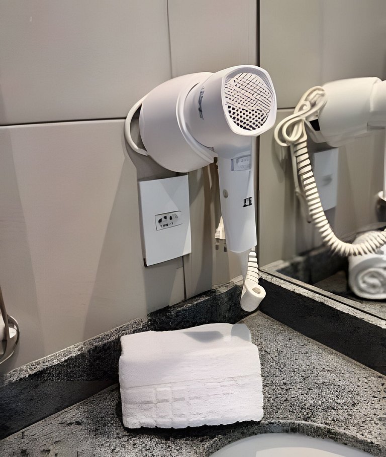 Apê moderno c/piscina- Metrô Sumaré e Oscar Freire