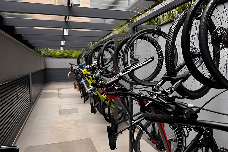 Apê c/ Piscina na Cobertura – 700m Metrô Brooklin