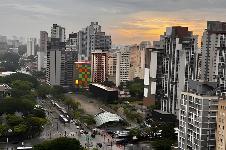 Apê completo c/ vista pro Brooklin – 700m do Metrô