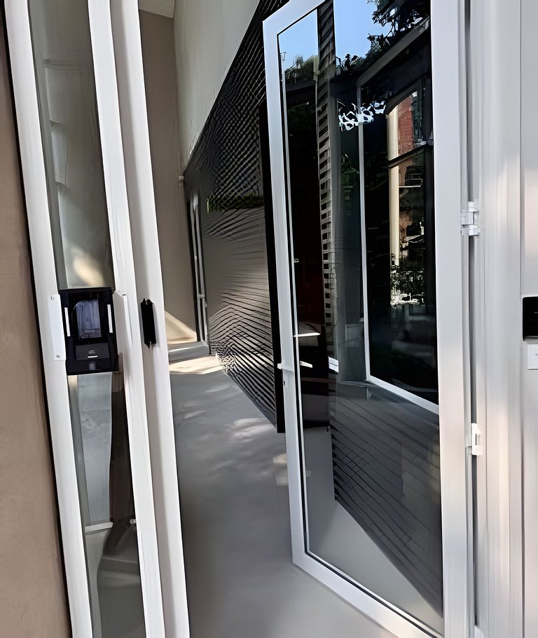 Ap novo em Pinheiros- 5min Metrô Fradique Coutinho